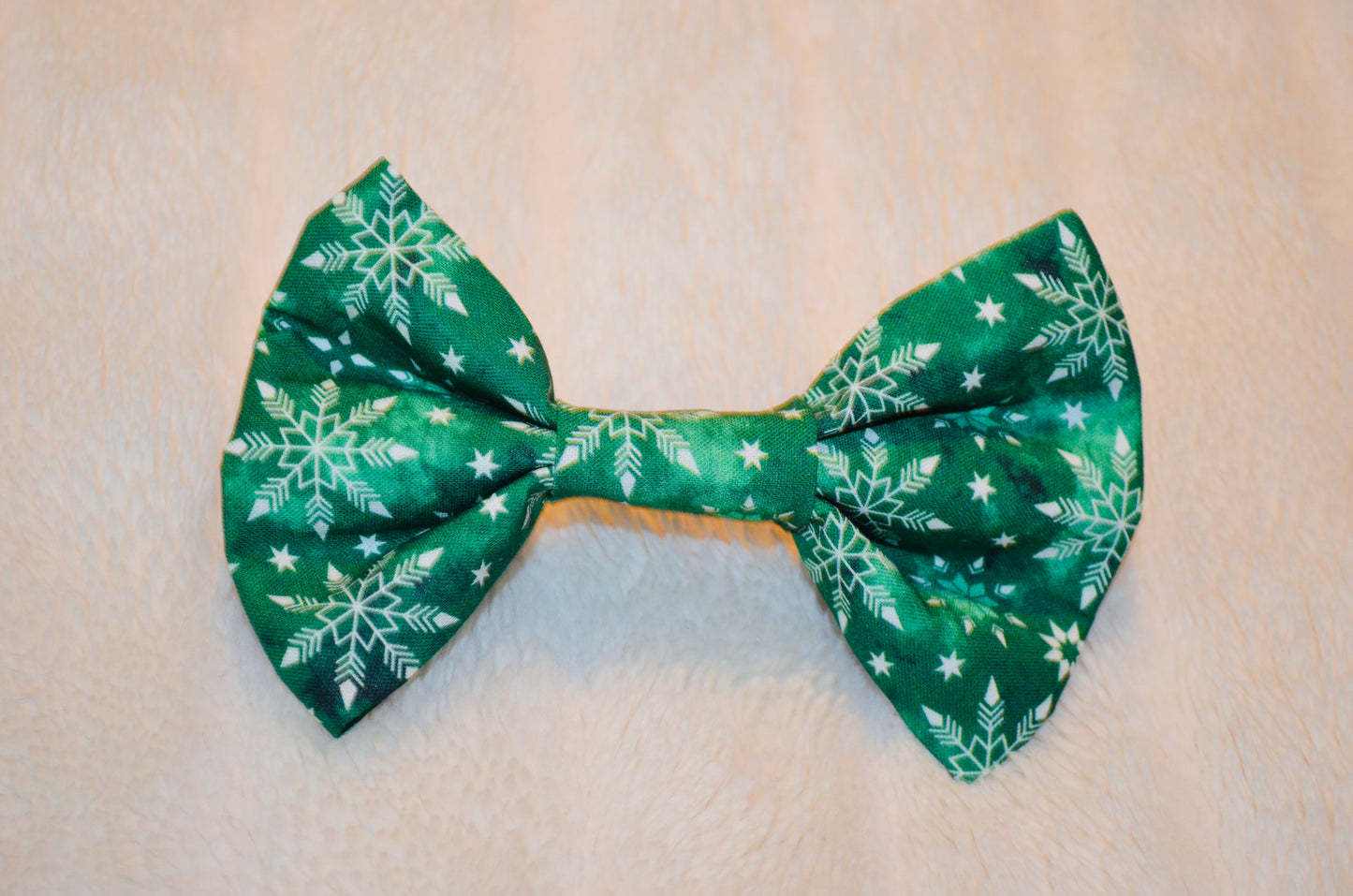 Green Snowflake Print Bow Tie