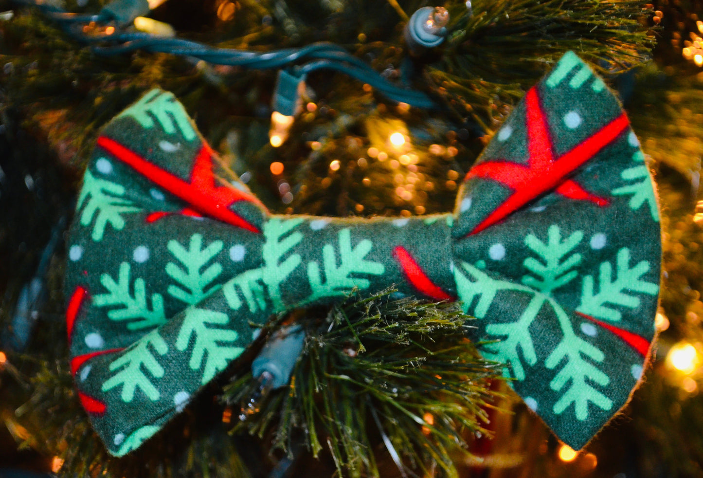 Green Flannel Snowflake Print Bow Tie