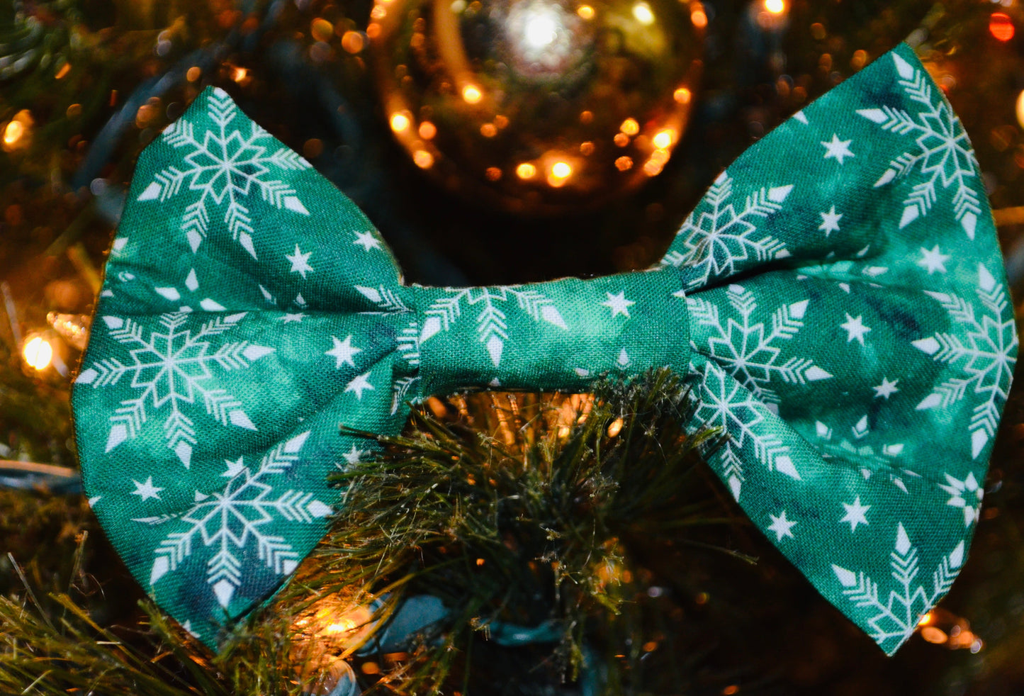 Green Snowflake Print Bow Tie